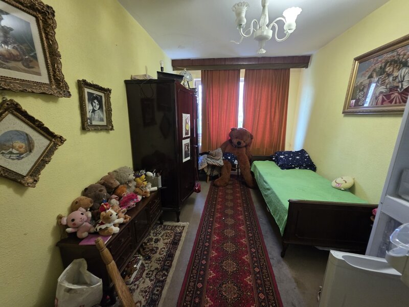 Trapezului, 5 minute metrou 1 Decembrie 1918, pe B-ul Theodor Pallady,